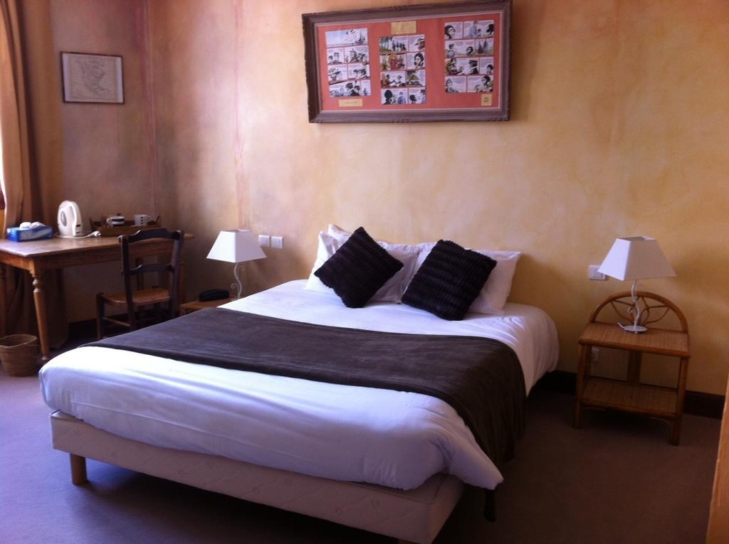 Le Thy Hotel Ploermel Exterior photo
