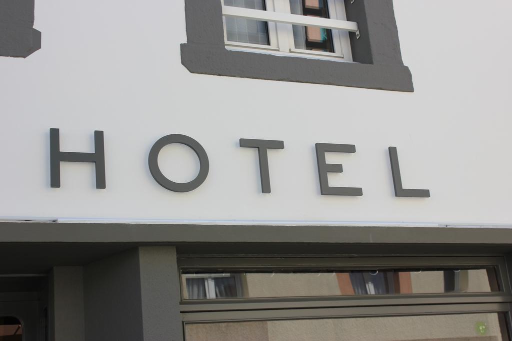 Le Thy Hotel Ploermel Exterior photo